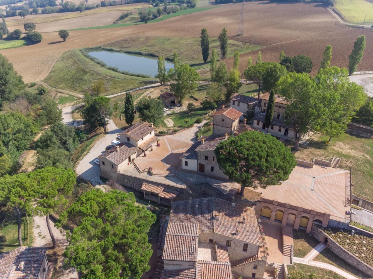 מונטונה Gh Borgo Pulciano Agriturismo מראה חיצוני תמונה