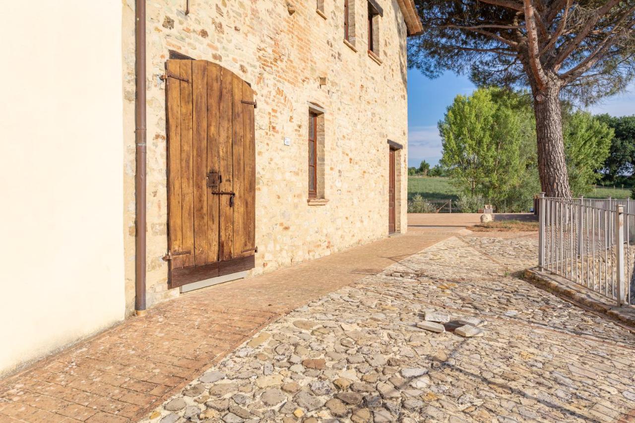 מונטונה Gh Borgo Pulciano Agriturismo מראה חיצוני תמונה